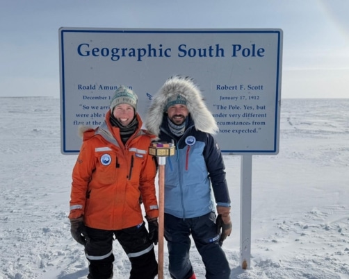 Heidi Sevestre et Matthieu Tordeur au Pôle Sud Géographique